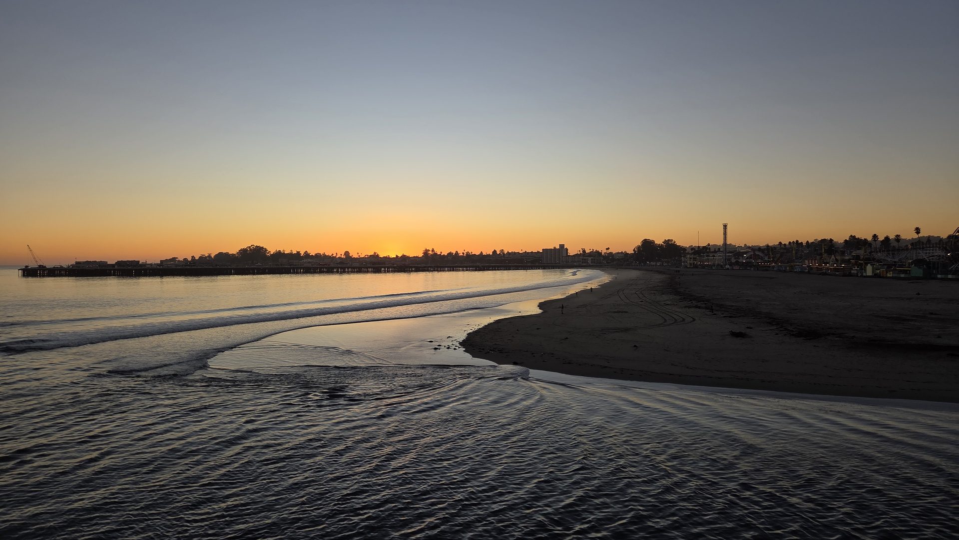 Golden hour on the tideline