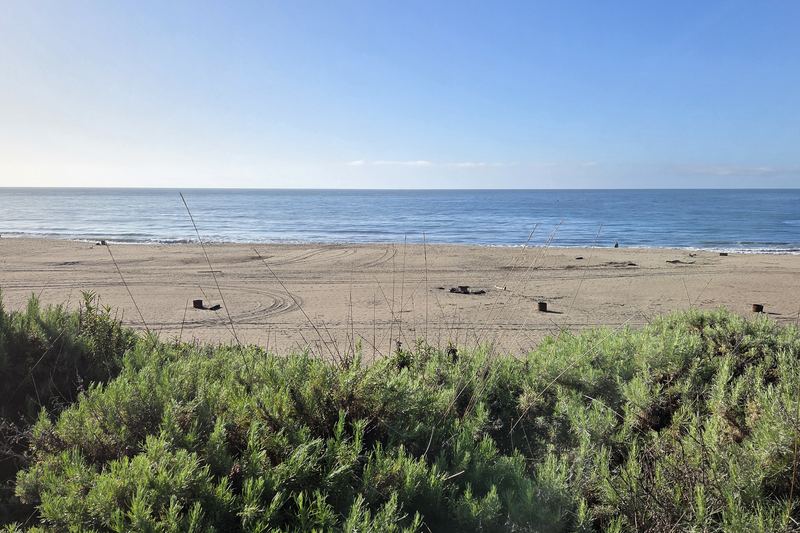 Quiet morning, empty sand