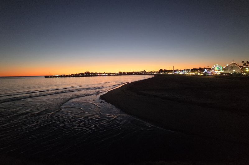 Low sun, long beach